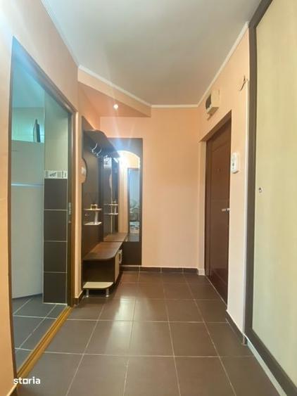 Apartament cu 2 camere semidecomandat, mobilat în Craiovei