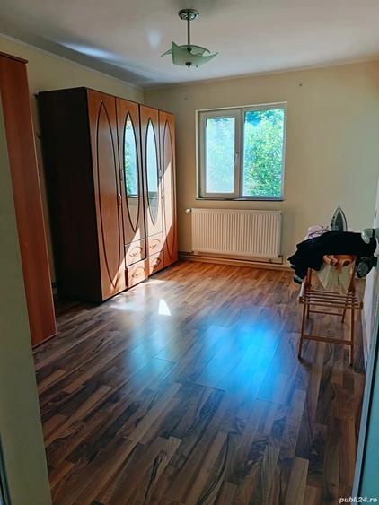 Casă cu 5 camere cu Teren 700 Mp în Goranu