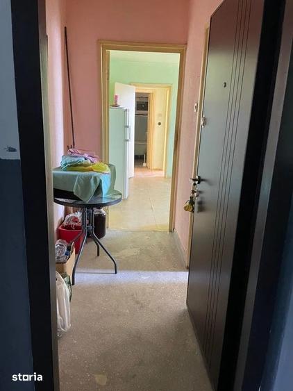 Apartament cu 2 camere semidecomandat în Craiovița Nouă
