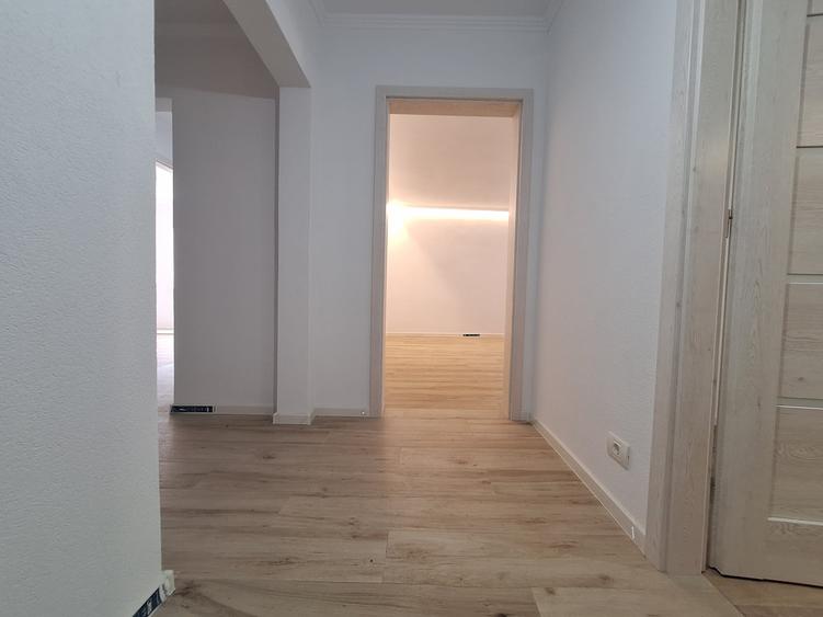 Apartament cu 3 camere decomandat în Dâmbovița