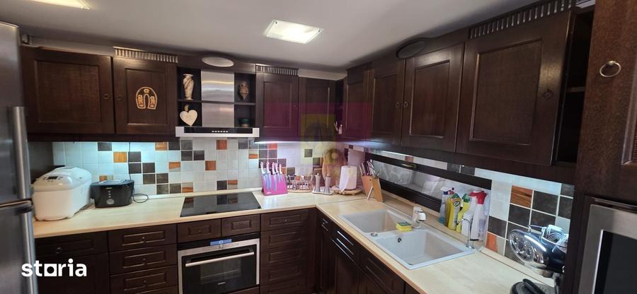 Casă cu 5 camere cu Teren 680 Mp în Central