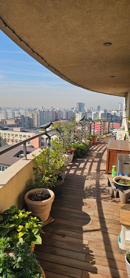 Apartament cu 4 camere decomandat în Barbu Văcărescu