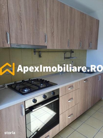 Apartament cu 3 camere semidecomandat, mobilat în Apărătorii Patriei