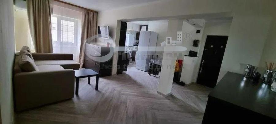 Apartament cu 4 camere decomandat, mobilat în Nicolina