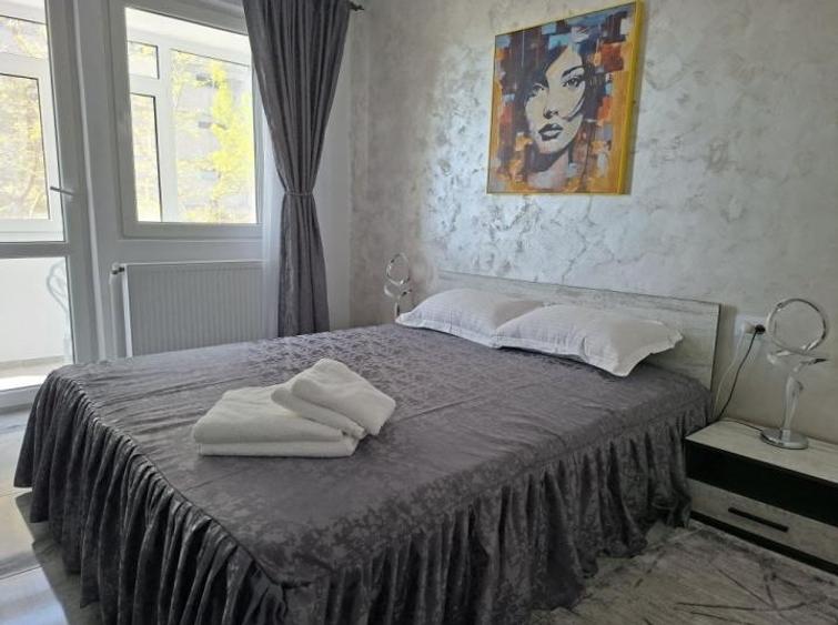 Apartament cu 3 camere semidecomandat , zona Centrala - 3