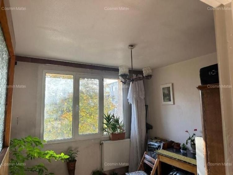 Apartament cu 4 camere decomandat în Berceni