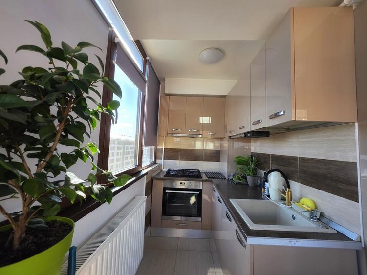 Apartament cu 3 camere decomandat în Roșu