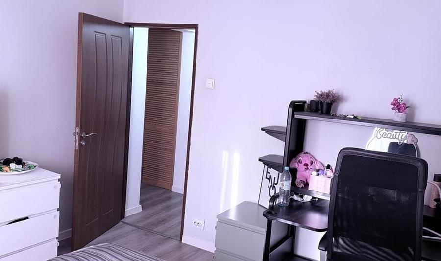 Apartament cu 3 camere decomandat în Drumul Taberei