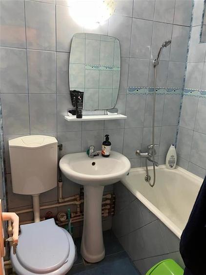 Apartament cu 2 camere semidecomandat, mobilat în Podu Roș