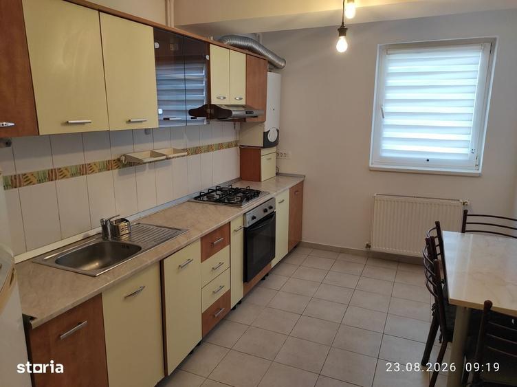 Apartament cu 3 camere în Văcăresti