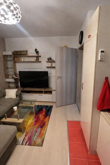 Apartament cu 2 camere semidecomandat în Păcii