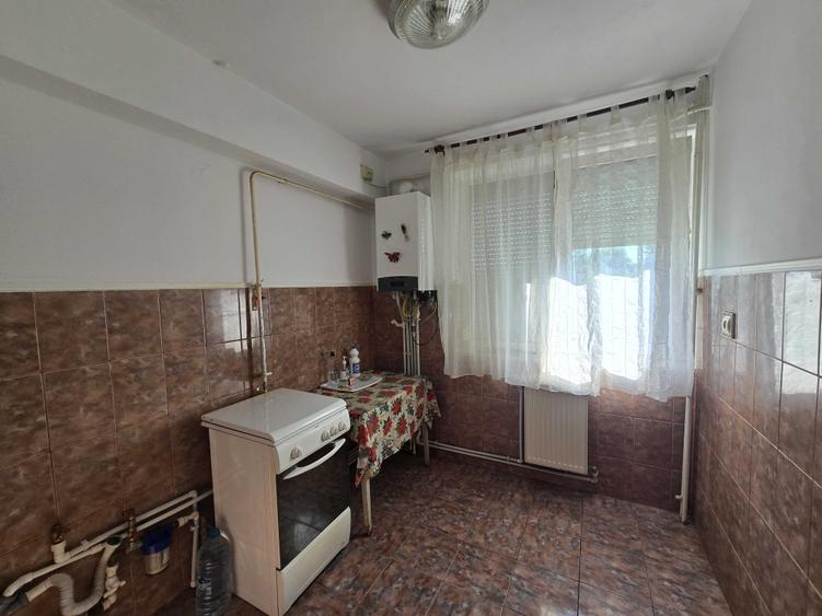 Apartament cu 2 camere semidecomandat în Independenței