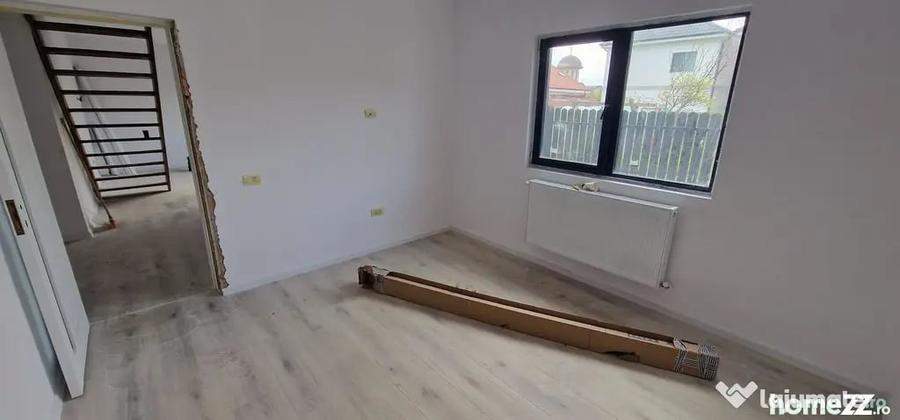 Casă cu 5 camere cu Teren 200 Mp în Lumina