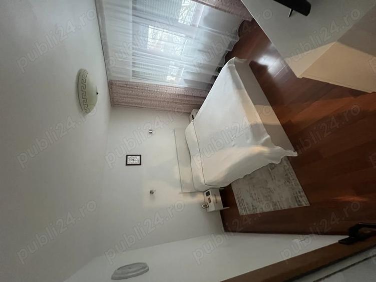 Apartament cu 3 camere decomandat în Școlilor
