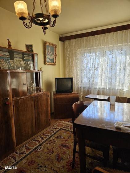 Apartament cu 3 camere decomandat în Vasile Aaron