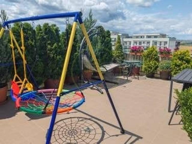Penthouse cu 3 camere decomandat, mobilat în Turnișor