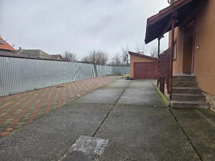 Casă cu 6 camere cu Teren 530 Mp în Central