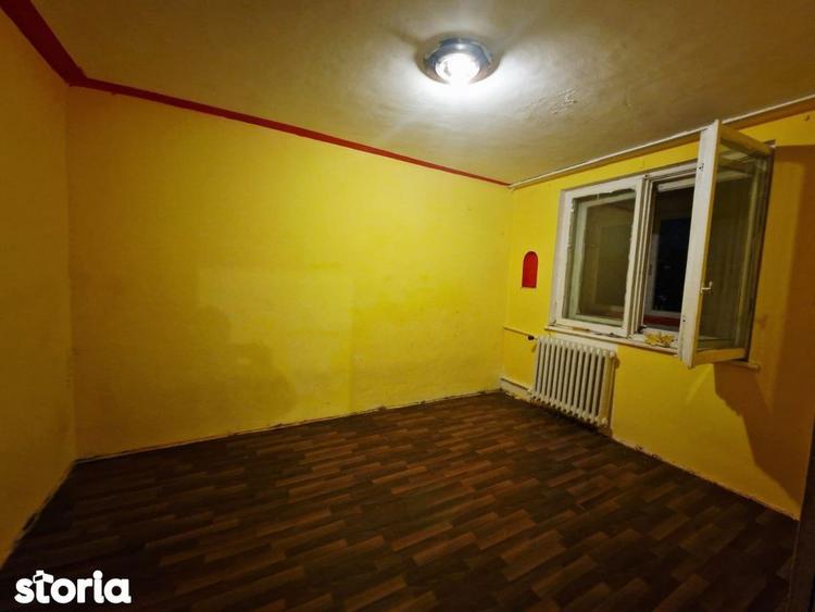 Apartament cu 2 camere semidecomandat în Tei