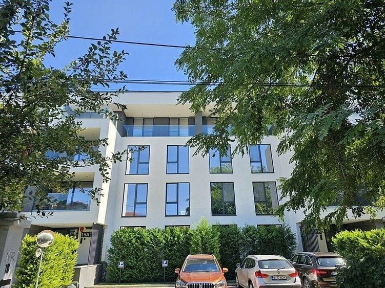 Apartament cu 3 camere semidecomandat în Iancu Nicolae