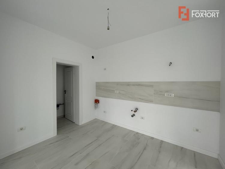 Duplex cu 5 camere cu Canalizare în Ghiroda
