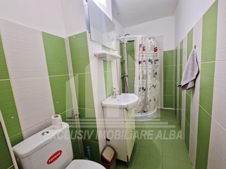 Apartament cu 3 camere decomandat, mobilat în Cetate