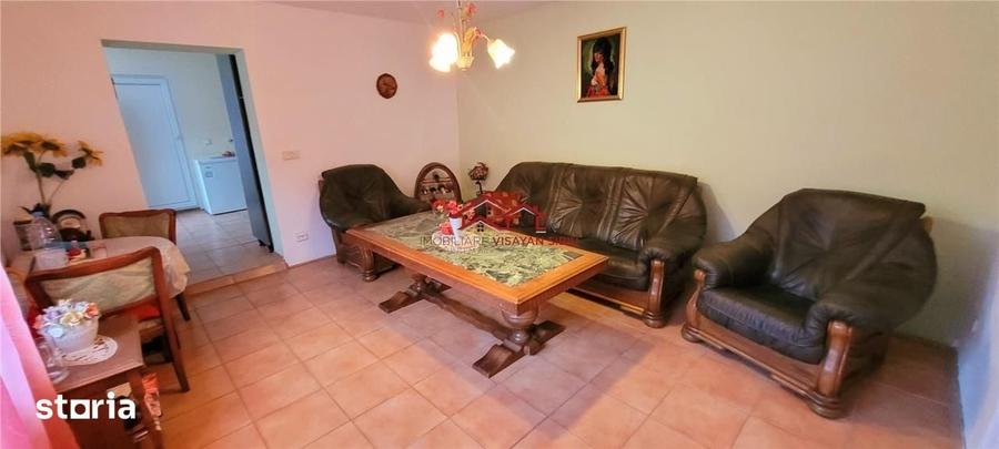 Casă cu 5 camere semidecomandat cu Teren 3190 Mp în Gârbova