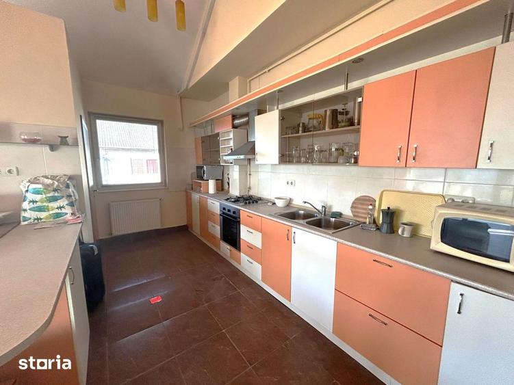 Apartament cu 4 camere, mobilat în Andrei Mureșanu