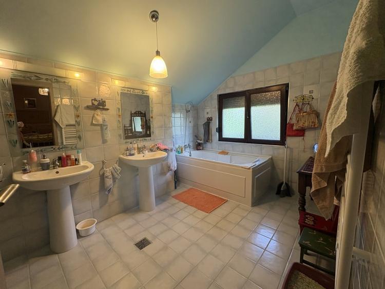 Casă individuală cu 7 camere cu Canalizare în Corbeanca