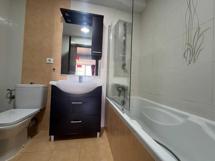 Apartament cu 3 camere semidecomandat în Herăstrău