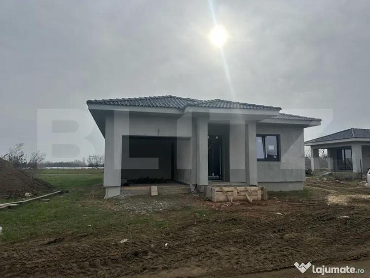 Casă cu 4 camere cu Teren 520 Mp în Păulești