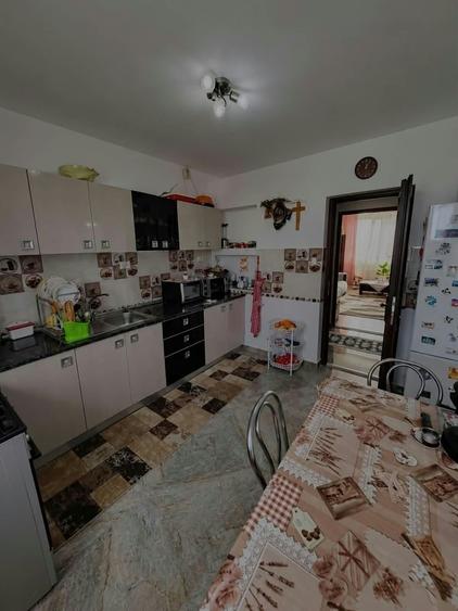 Apartament cu 4 camere decomandat în Central