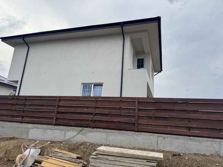 Casă cu 3 camere în Valea Adâncă
