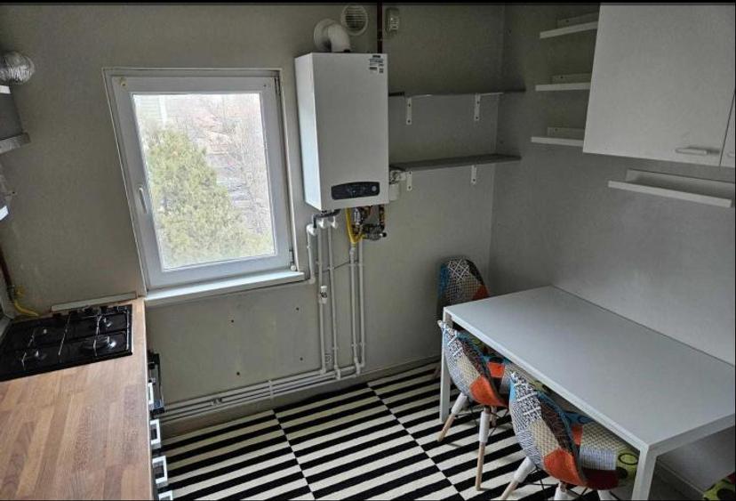 Apartament cu 3 camere decomandat, mobilat în Casa de Cultură