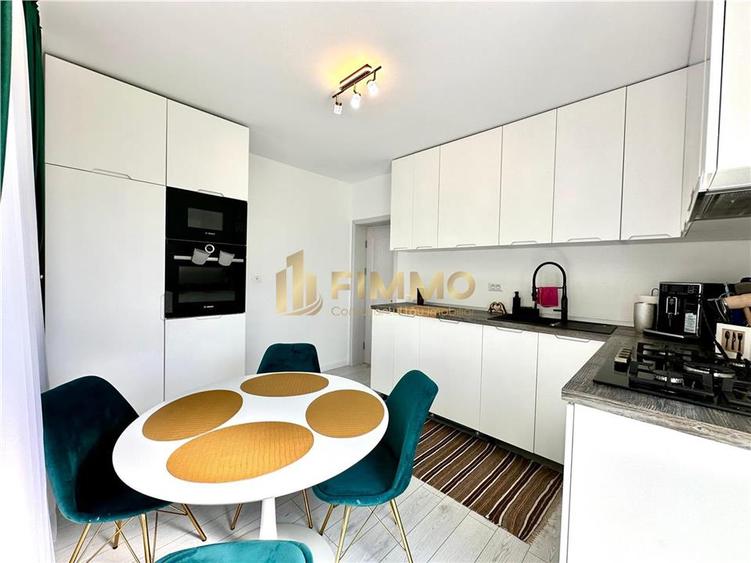 Casă individuală cu 5 camere cu Teren 250 Mp în Est