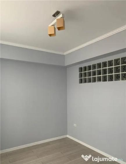 Apartament cu 4 camere decomandat în Horea