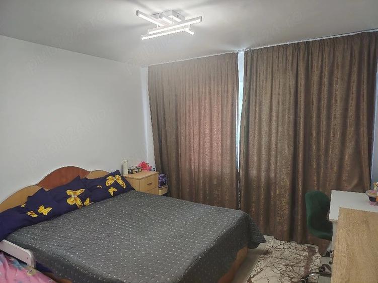 Apartament cu 3 camere decomandat în Buzaului