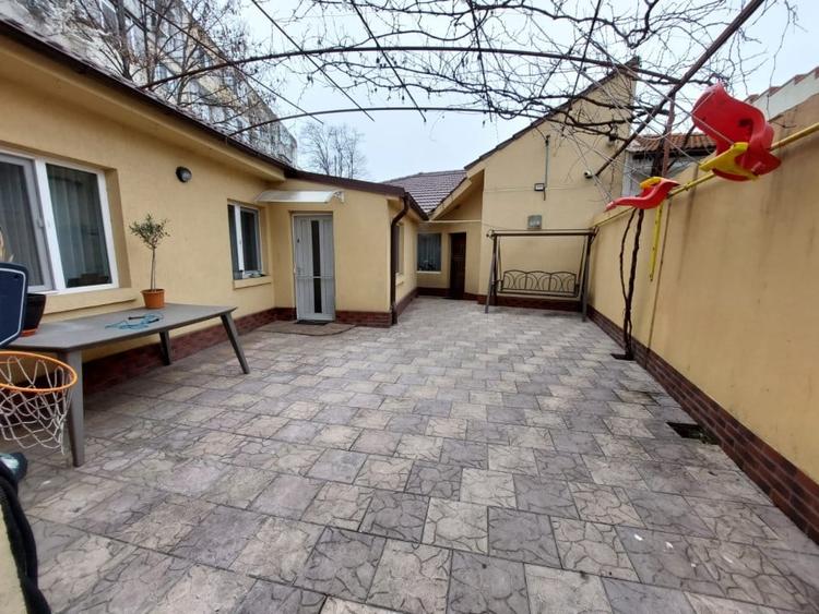 Casă individuală cu 6 camere cu Canalizare în Dacia