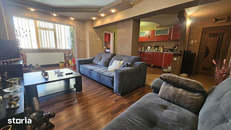 Apartament cu 3 camere decomandat în Găvana