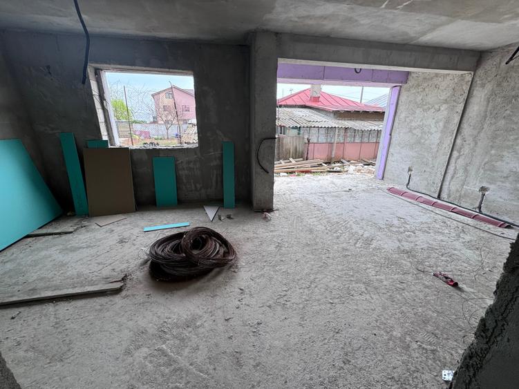 Casă cu 5 camere cu Canalizare în Sud
