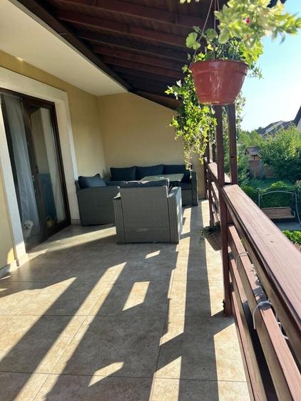 Apartament cu 3 camere semidecomandat în Dumbrăvița
