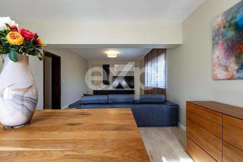 Duplex cu 5 camere cu Canalizare în Central