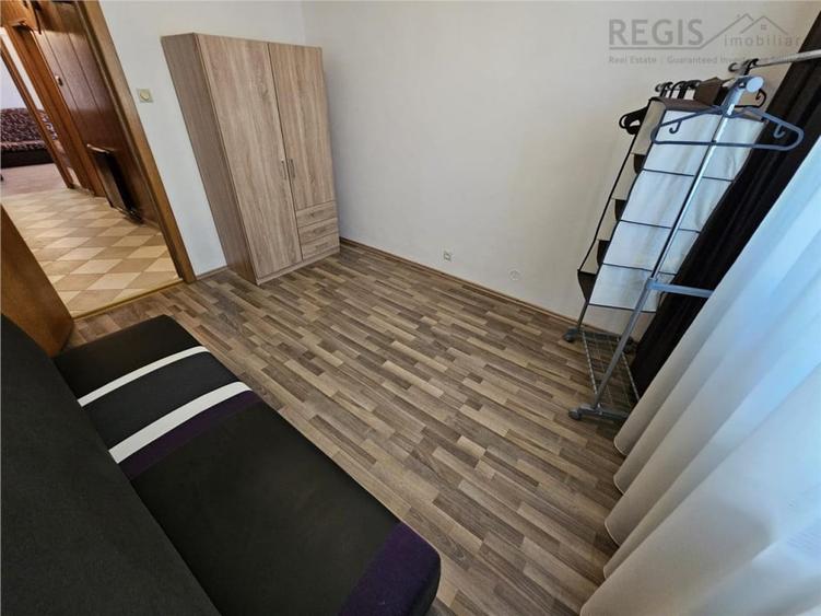 Apartament cu 4 camere decomandat în Calea București