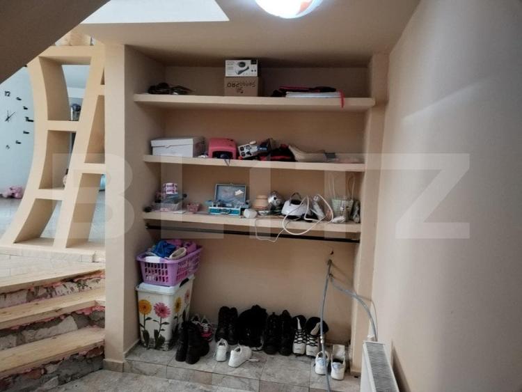 Casă individuală cu 7 camere cu Garaj în Ulmi