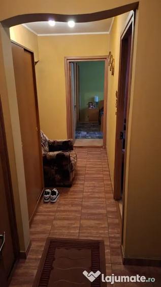 Apartament cu 4 camere decomandat în 1 Decembrie