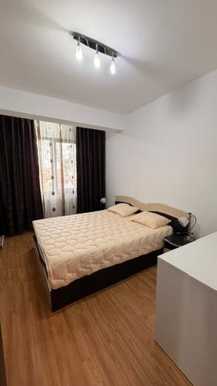 Apartament cu 3 camere semidecomandat în Moșilor