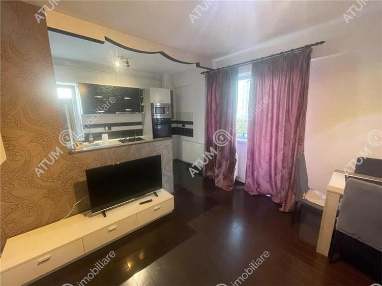 Apartament cu 3 camere decomandat, mobilat în Turnișor