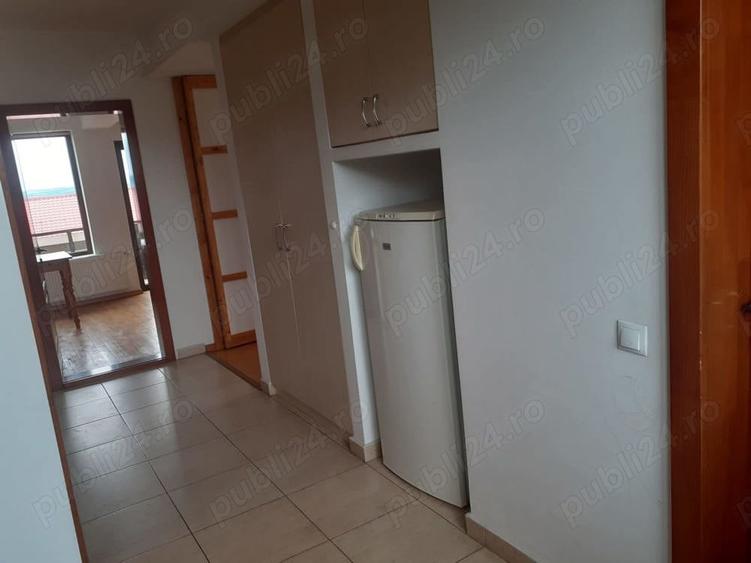 Apartament cu 3 camere decomandat în Europa