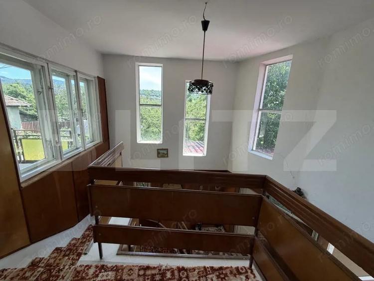 Casa cu 5 camere ?i un teren de 500 mp - 2