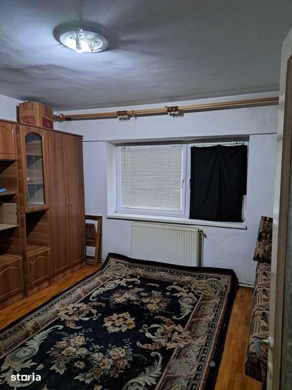 Apartament cu 3 camere decomandat în Carpați 2