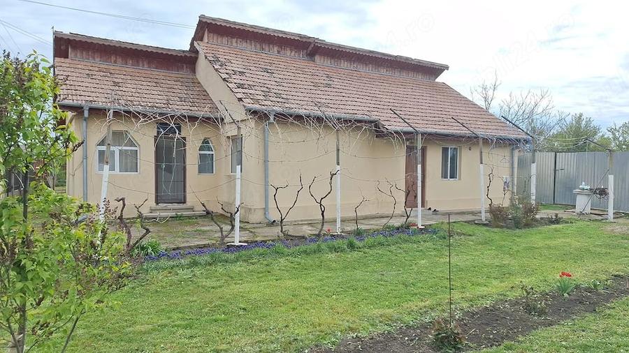 Casă cu 3 camere în Stâlpu